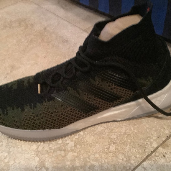 Sneakers - Picture 1 of 8